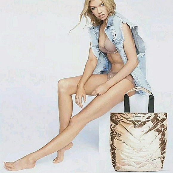 Victoria's Secret Handbags - VICTORIA SECRETS LIMITED EDITION 2017 ROSE GOLD TOTE BAG 🔆 RARE!!